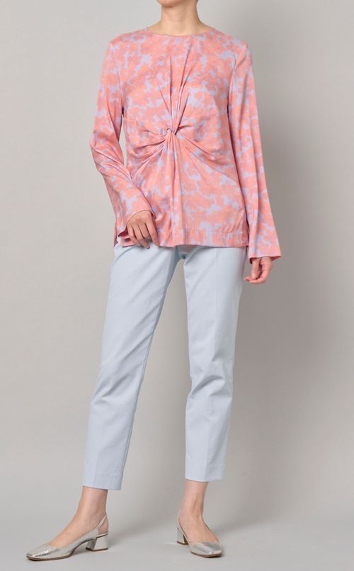 フラワープリントクルーネックブラウス