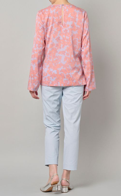 フラワープリントクルーネックブラウス