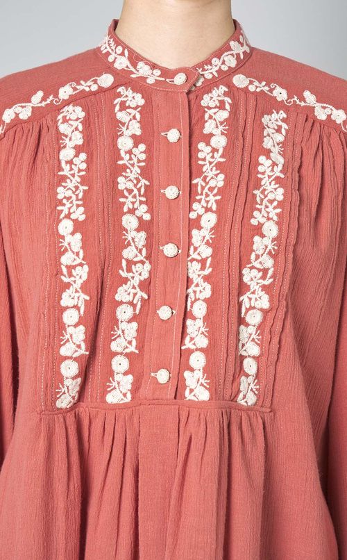 フラワー刺繍プルオーバーブラウス