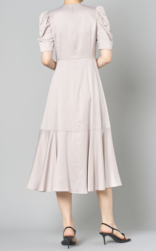 Vネックギャザーサテンワンピース