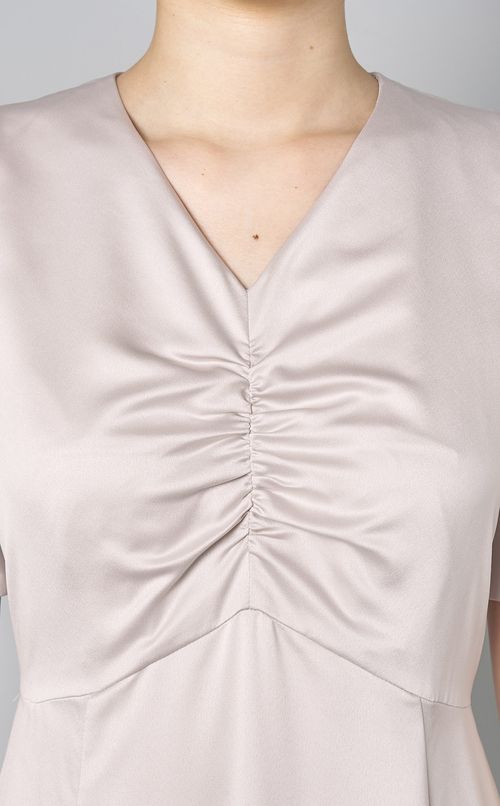 Vネックギャザーサテンワンピース