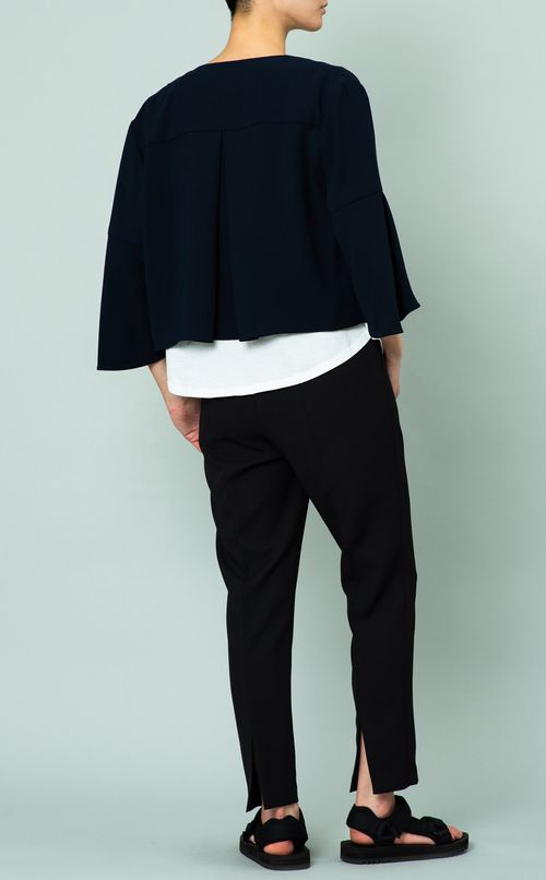 バックスリットテーパードパンツ