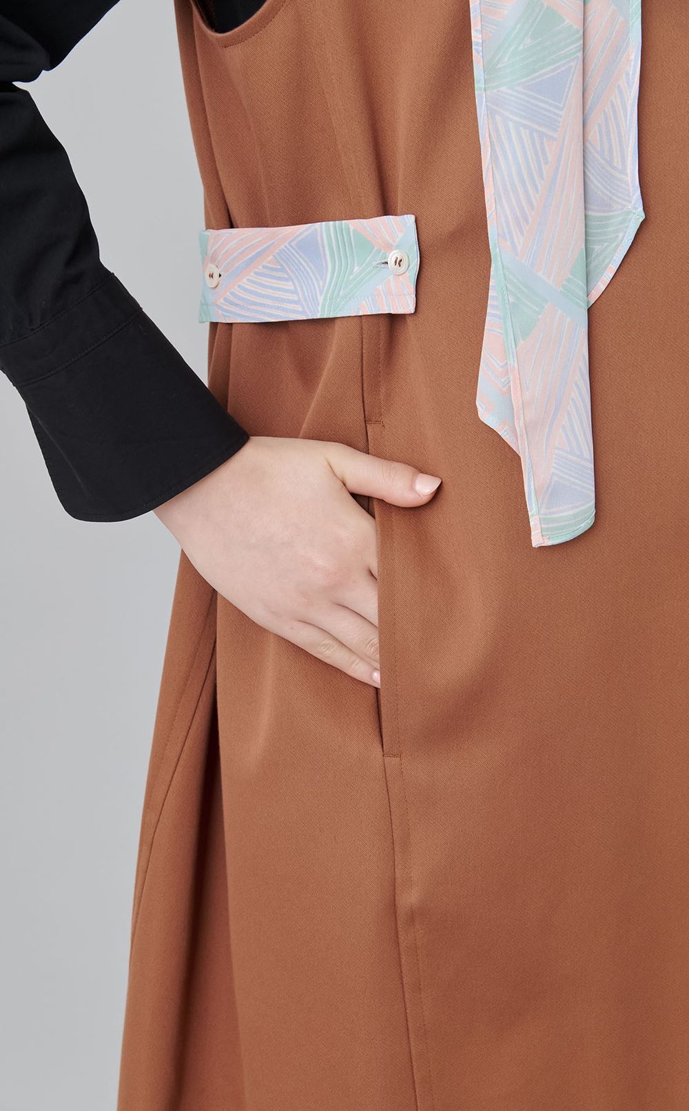 【roop】Adapt スリーブレスコート