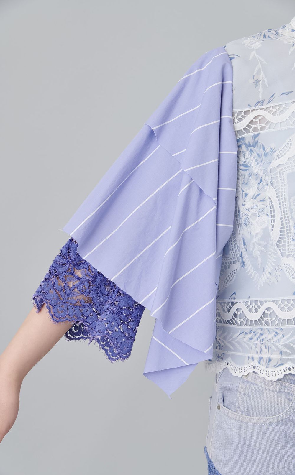 【roop】ポンチョ型レーススリーブシャツ