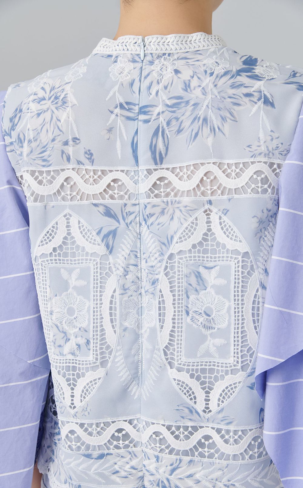 【roop】ポンチョ型レーススリーブシャツ