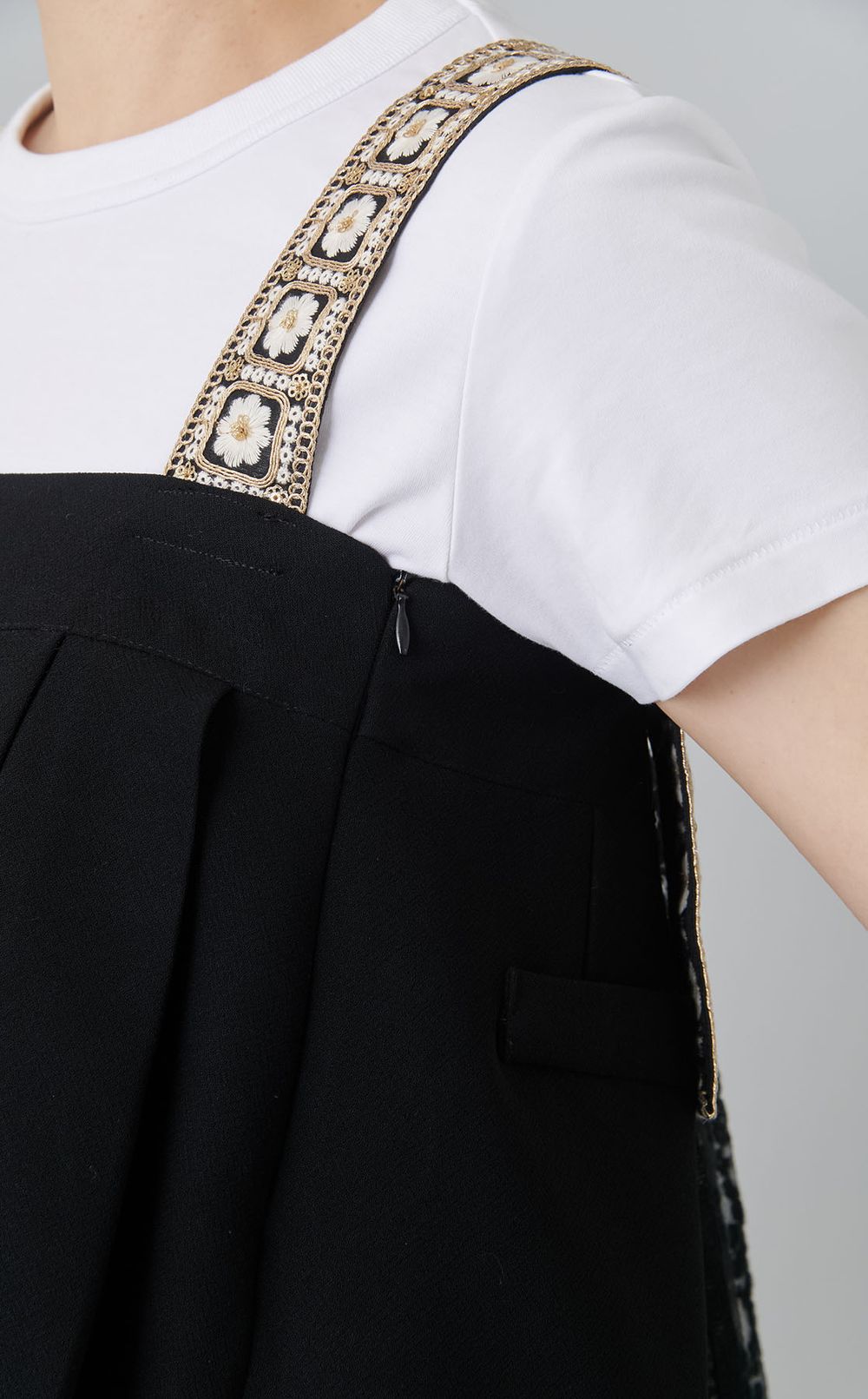 【roop】インド刺繍ショルダービスチェ