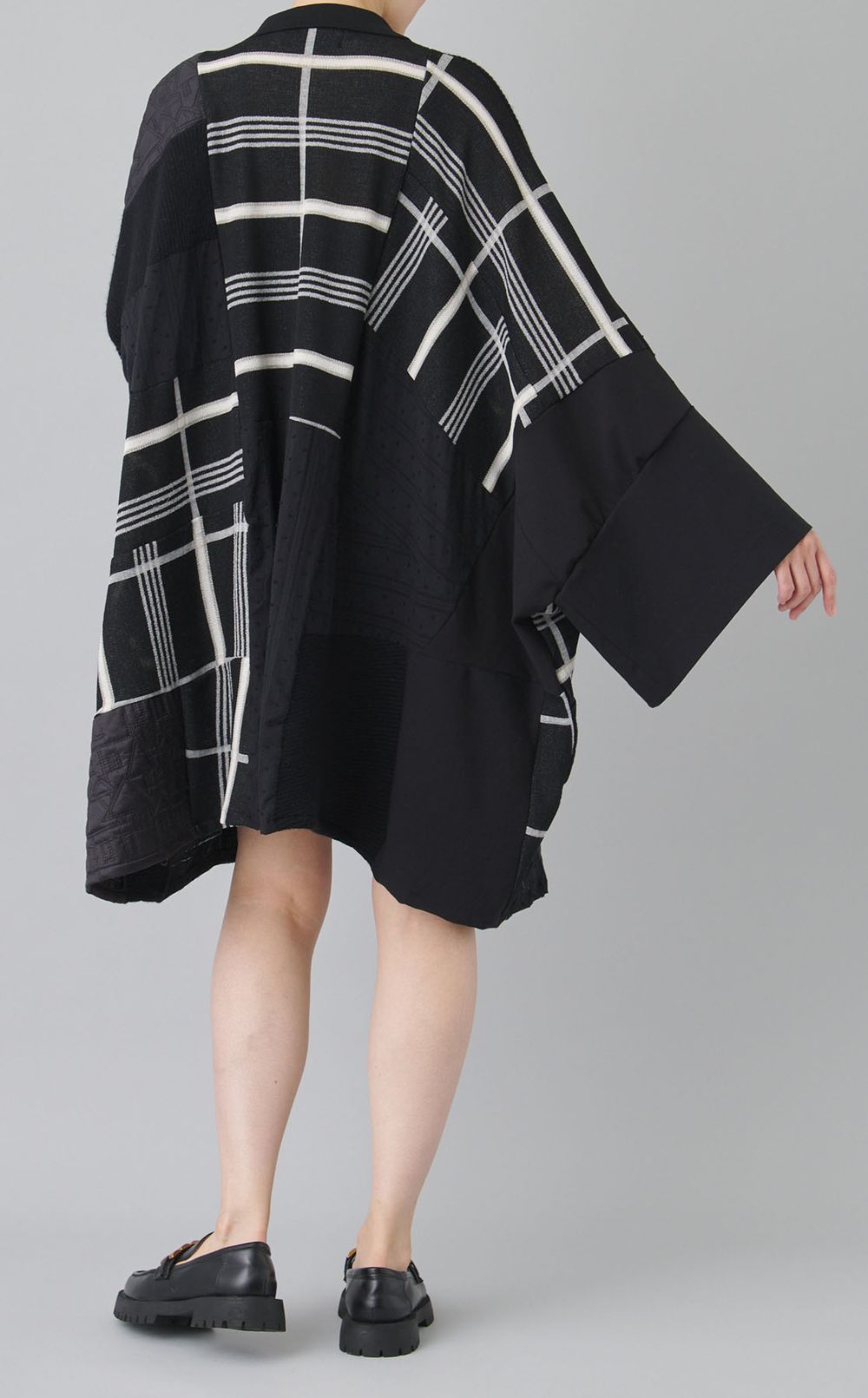 【roop】ブラックファブリックパッチワンピース