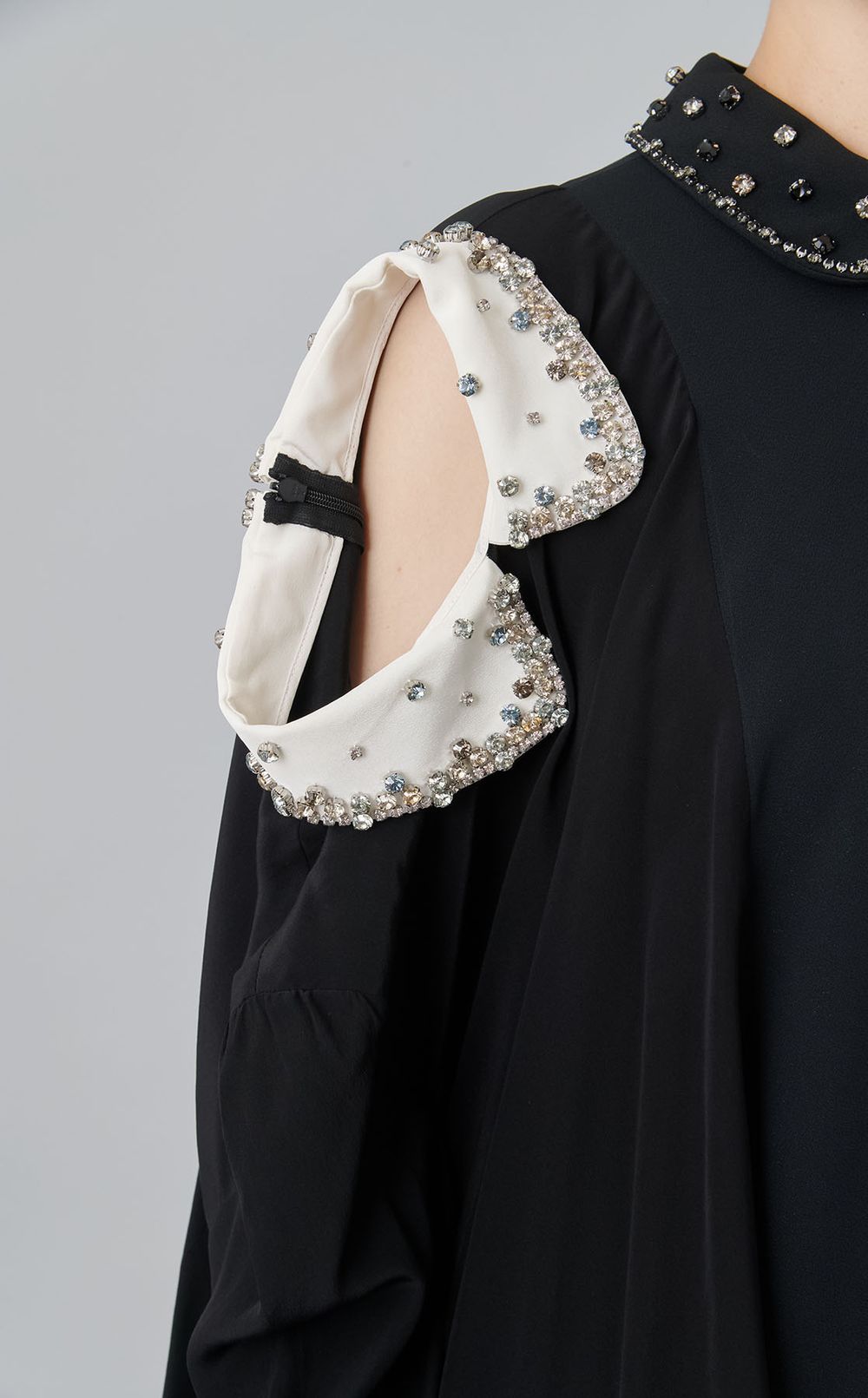 【roop】ドッキングビジューブラウス