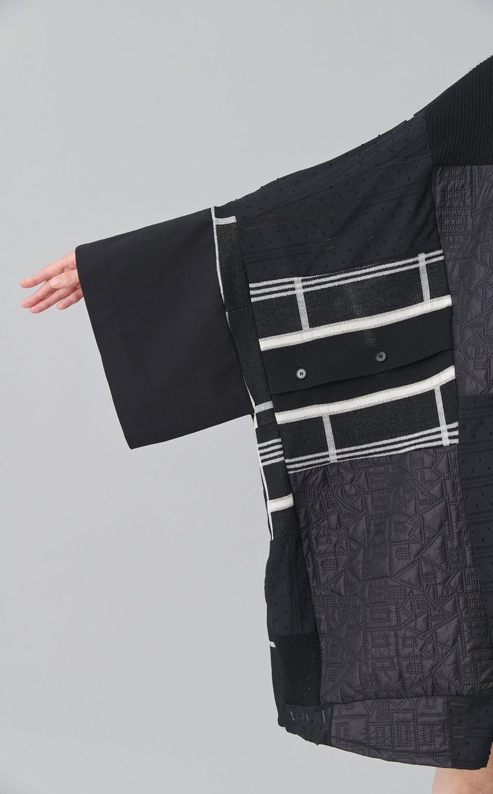 【roop】ブラックファブリックパッチワンピース