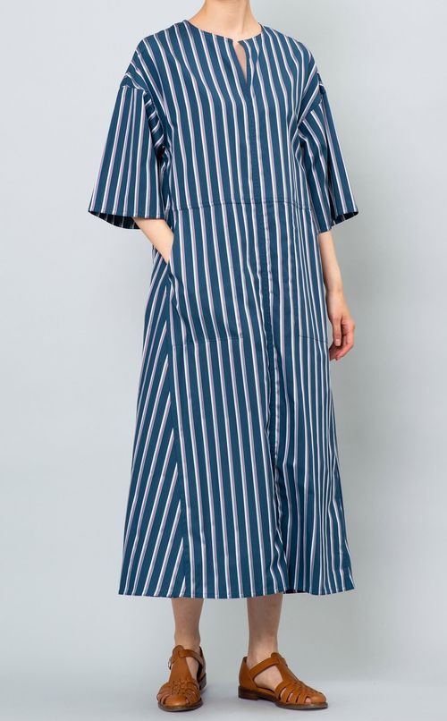 キーネックワンピース