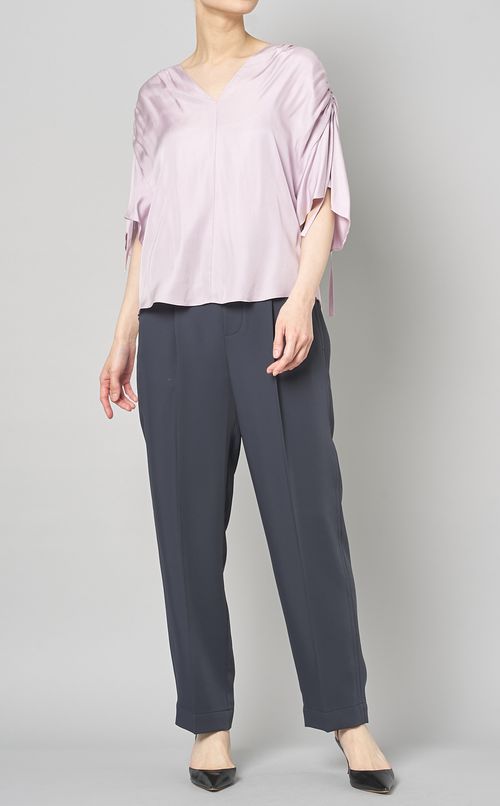 Vネックギャザーフレアブラウス