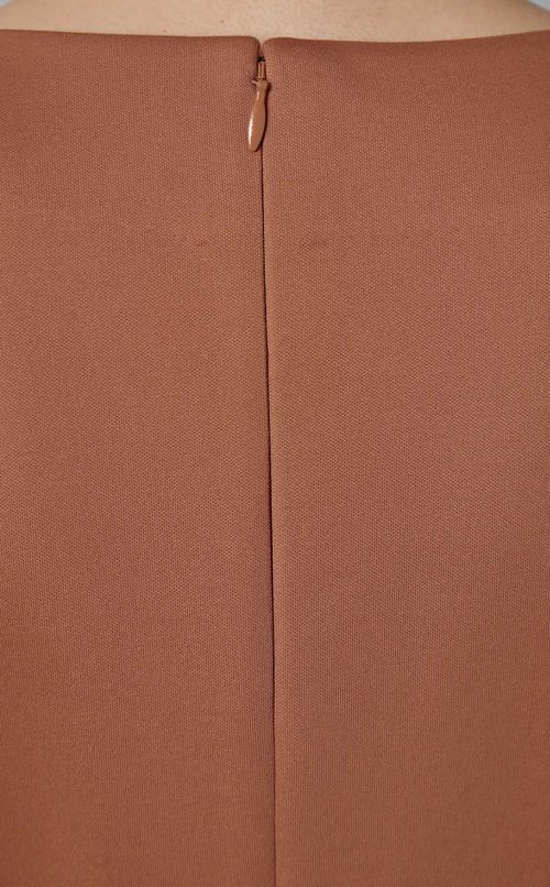 クルーネックタックワンピース