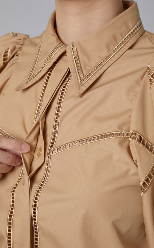 カットワーク刺繍ブラウス