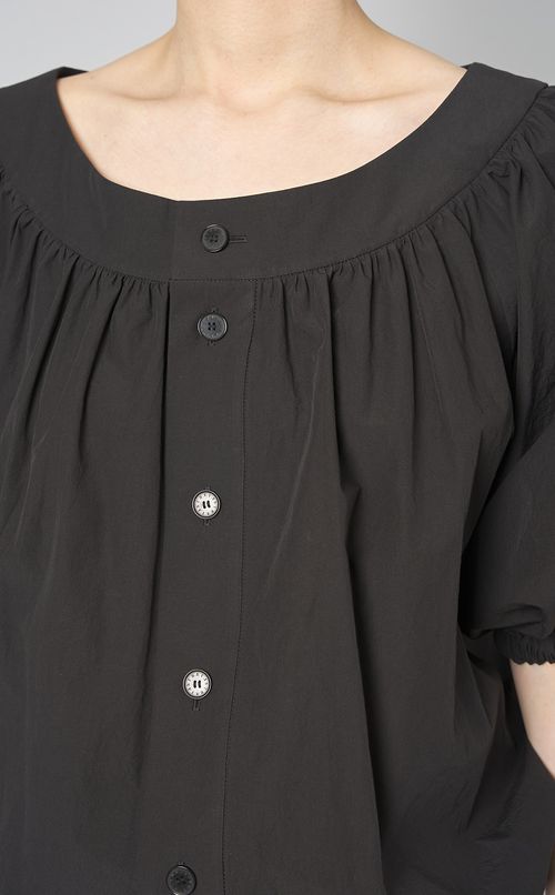 ラウンドネックギャザーブラウス