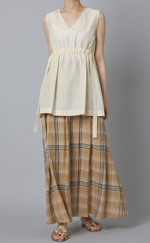 スリーブレスVネックブラウス