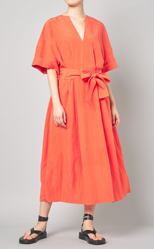 Vネックベルテッドロングワンピース