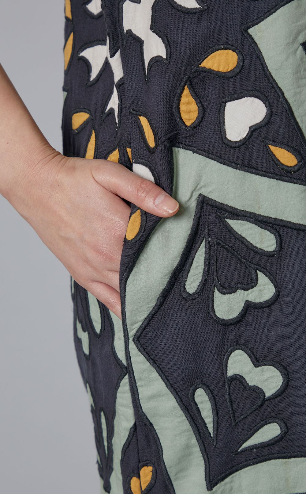 パッチワークVネックワンピース