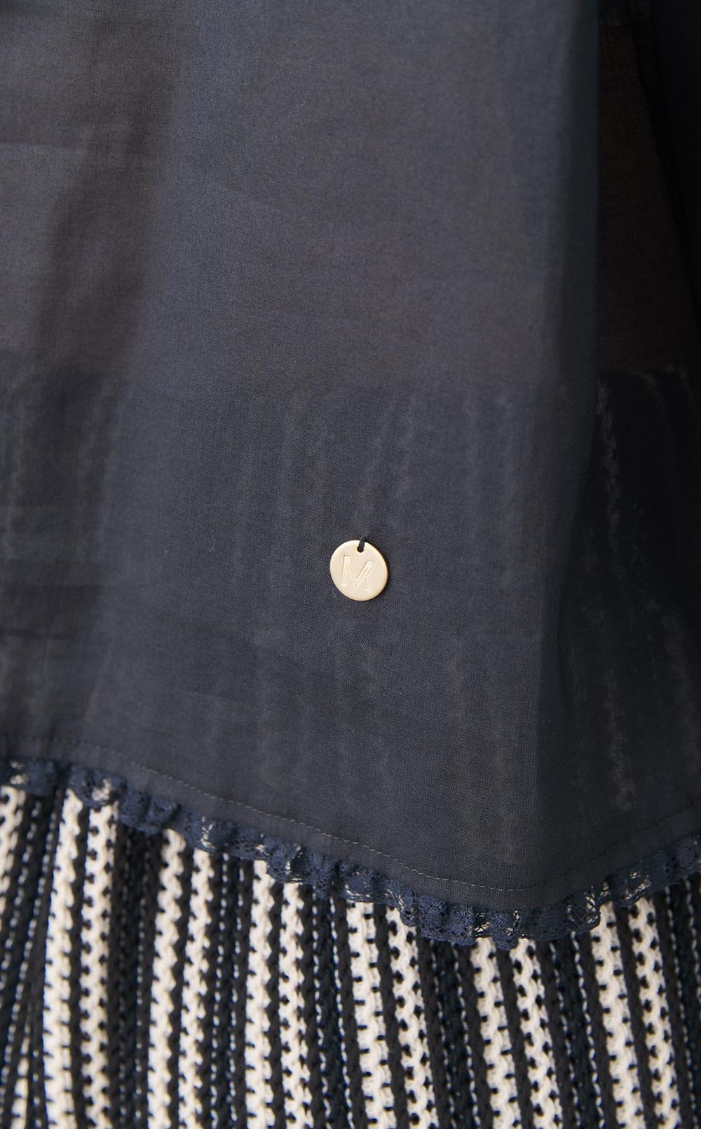 フラワー刺繍ビッグカラーブラウス