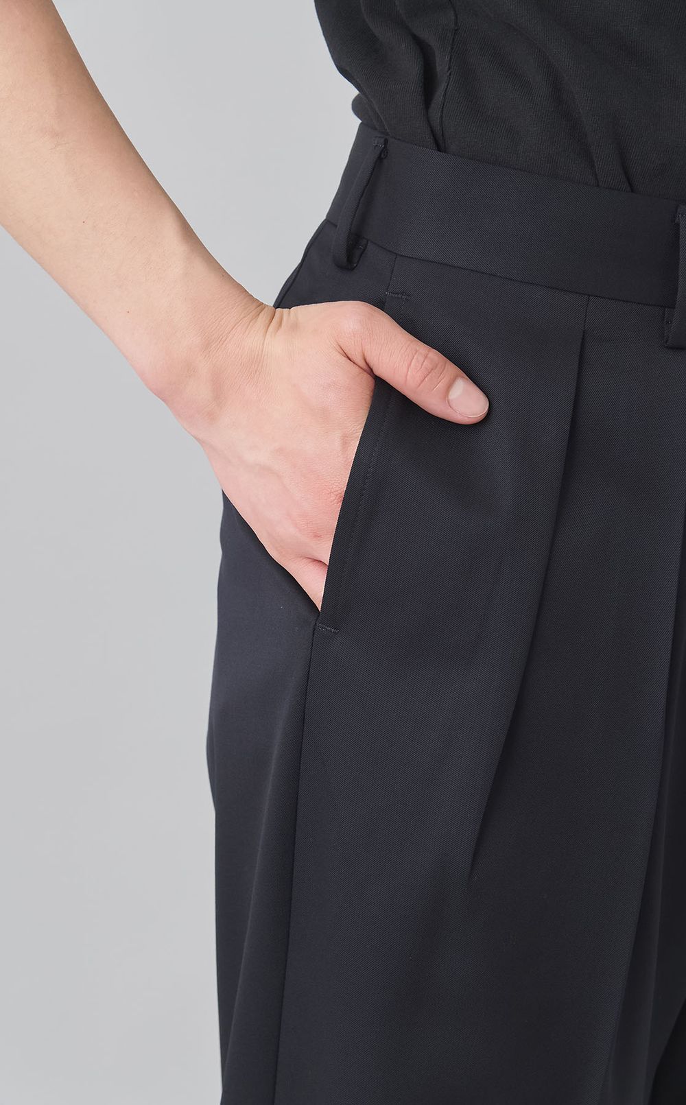 ウールギャバジン2タックワイドパンツ