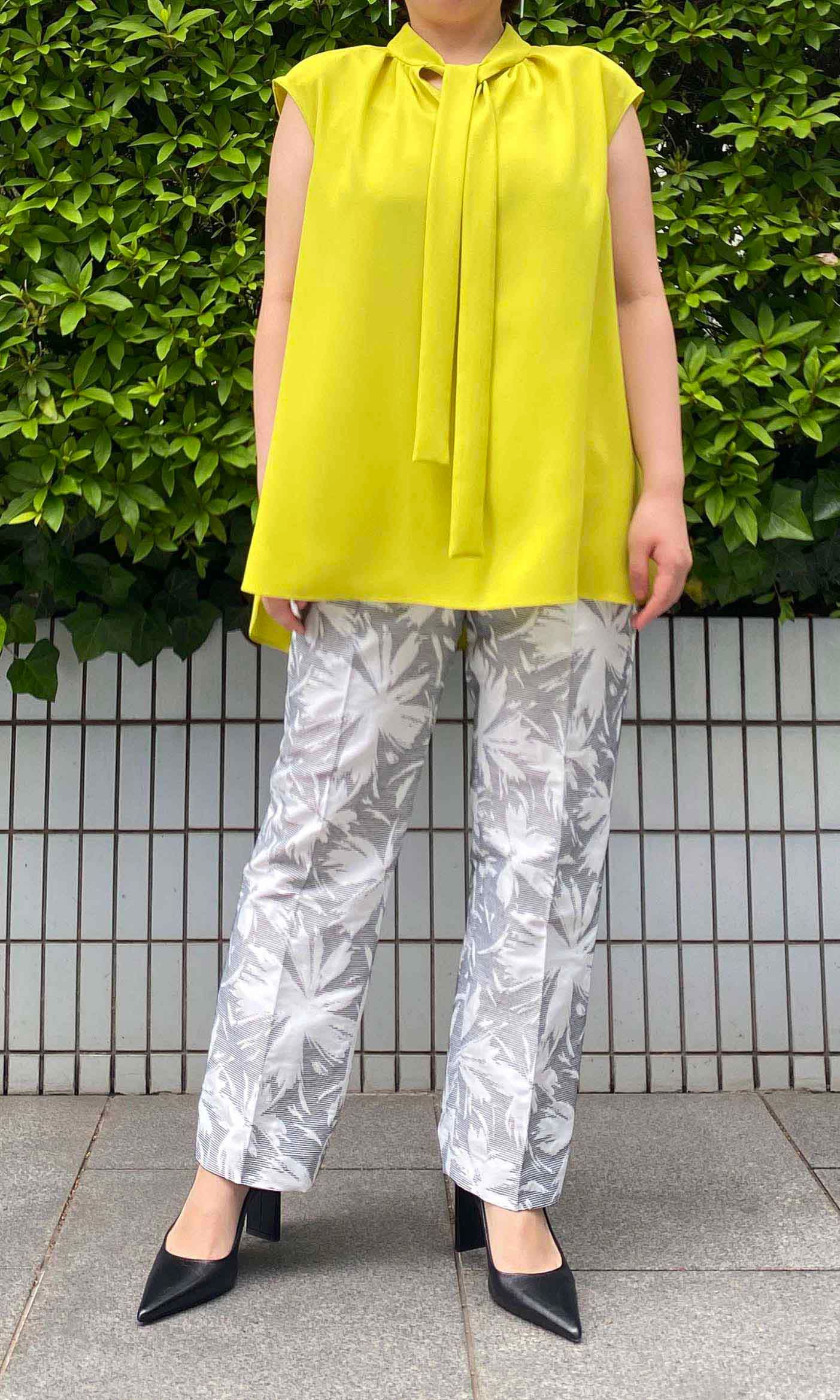 ADORE アドーアノースリーブ ボウタイブラウス イエロー ミスティング 