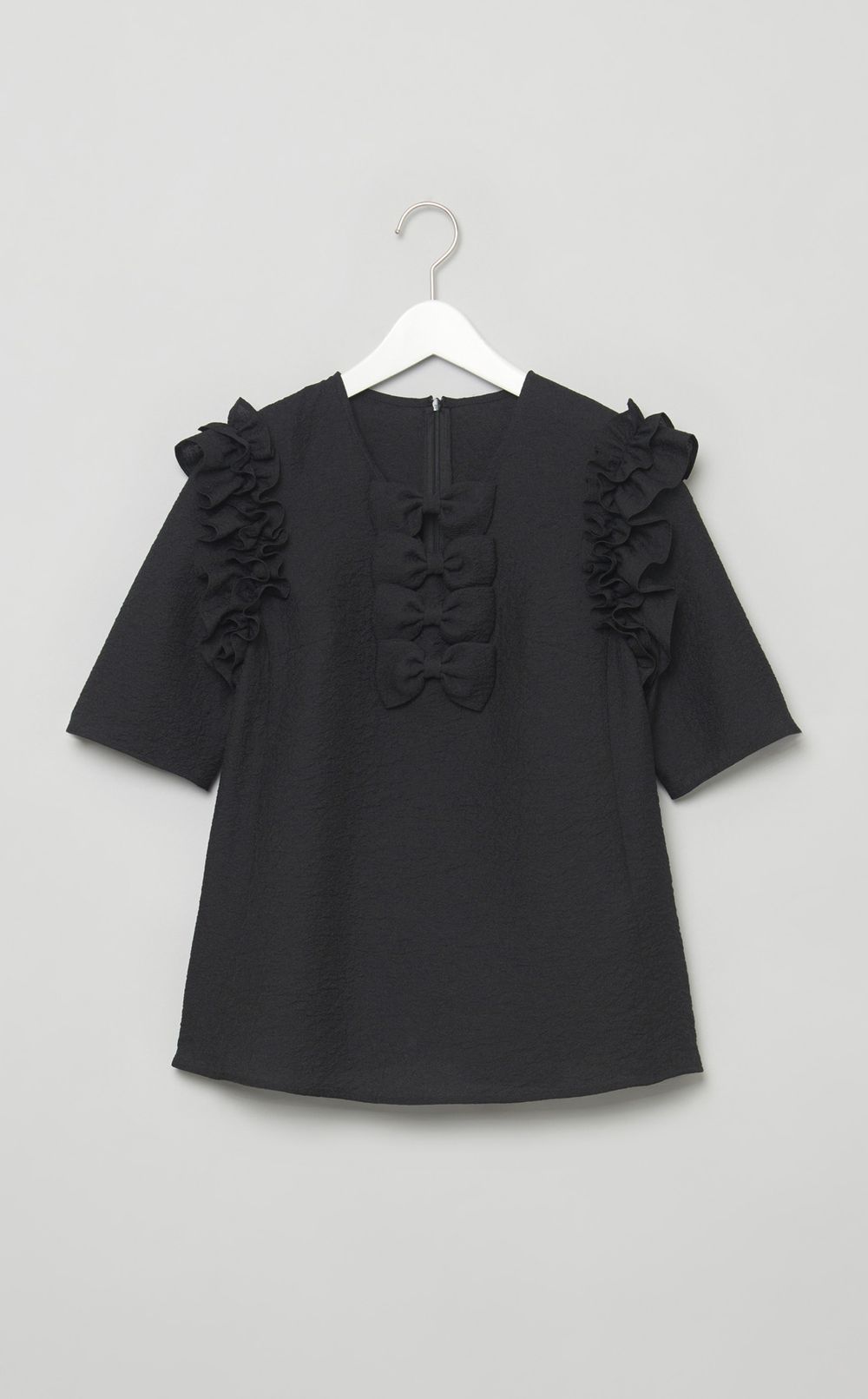 ハーフスリーブフリルボウブラウス