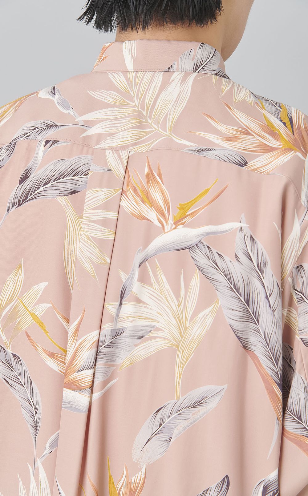 レーヨンボタニカルラウンドヘムシャツ