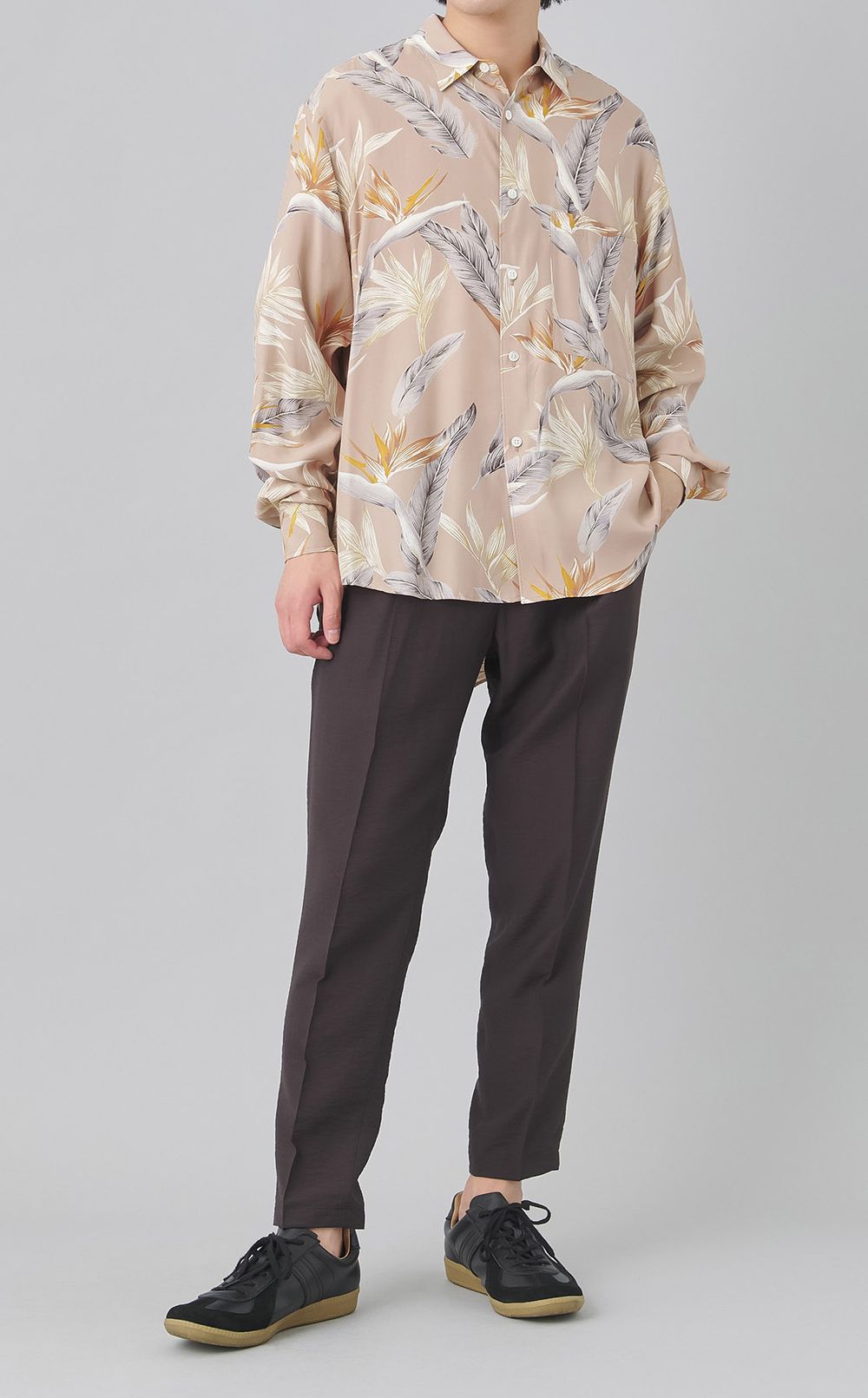 レーヨンボタニカルラウンドヘムシャツ