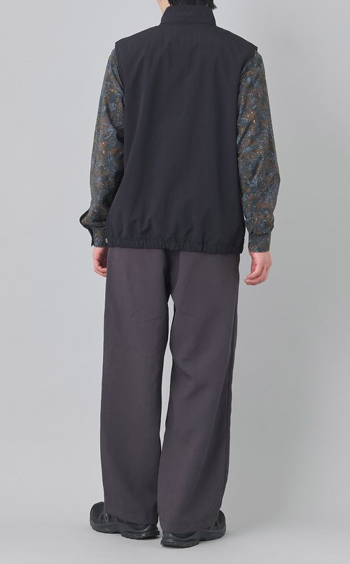 カーブステッチハーフジップベスト