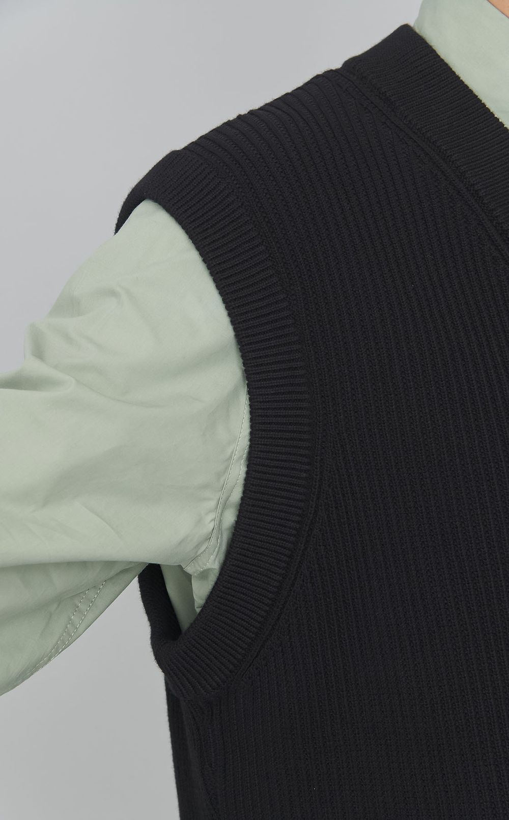 Vネックニットベスト