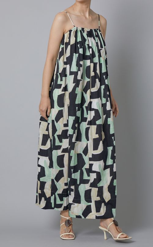 トライバル柄ギャザーワンピース