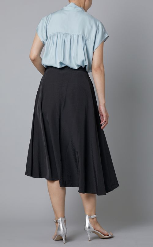 アシンメトリーフレアスカート