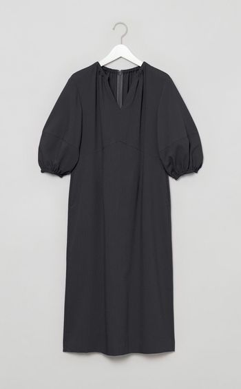 ギャザーVネックワンピース