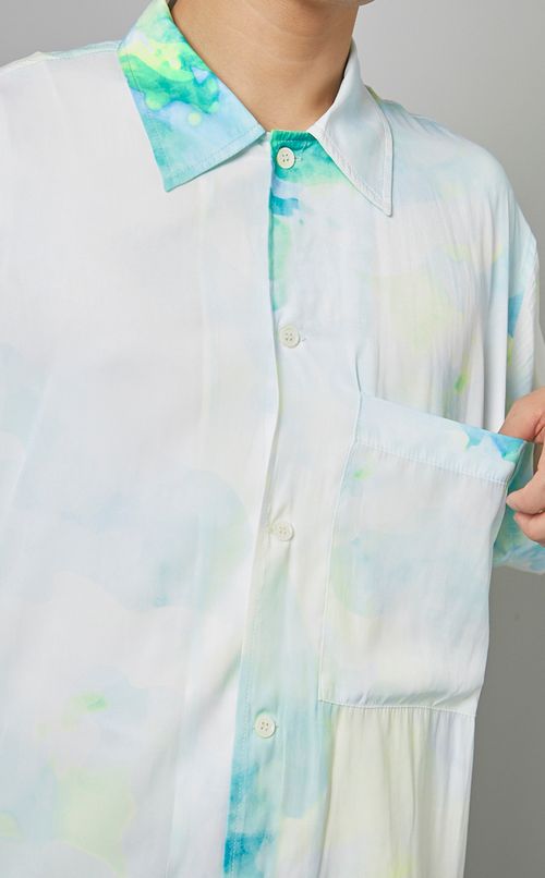 サテンプリントスリットシャツ