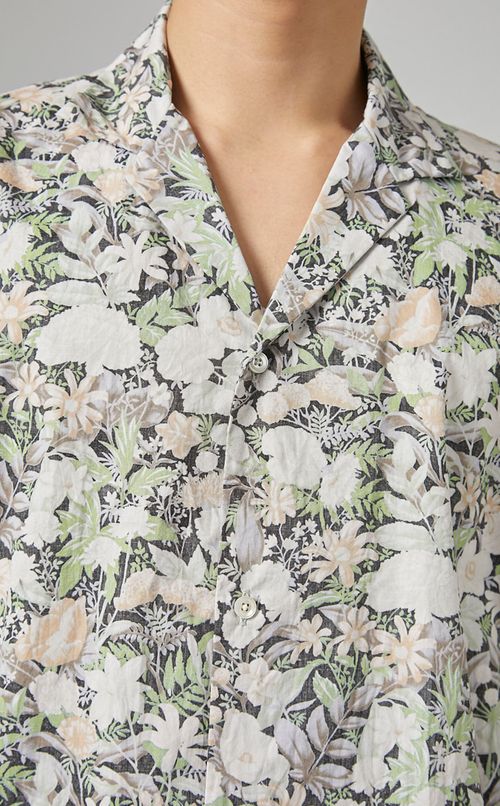 ボタニカルプリントハーフスリーブシャツ