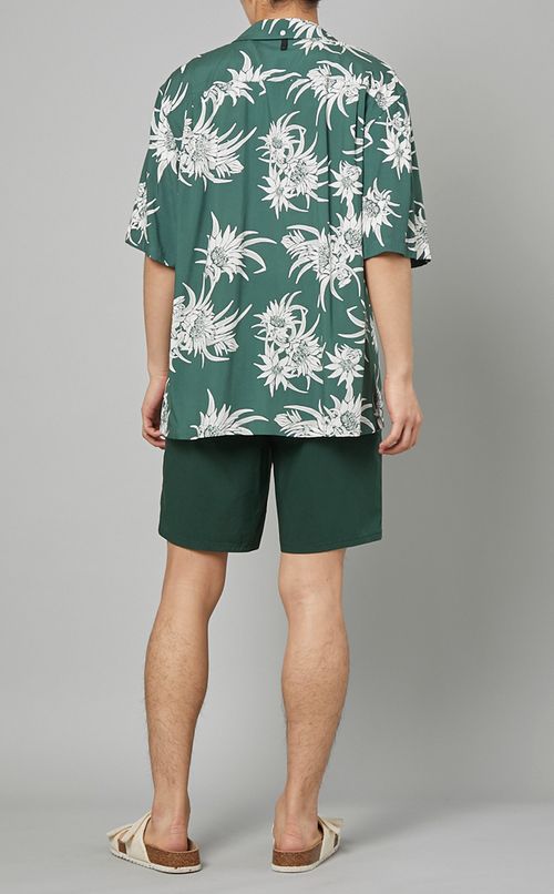 チノショートパンツ