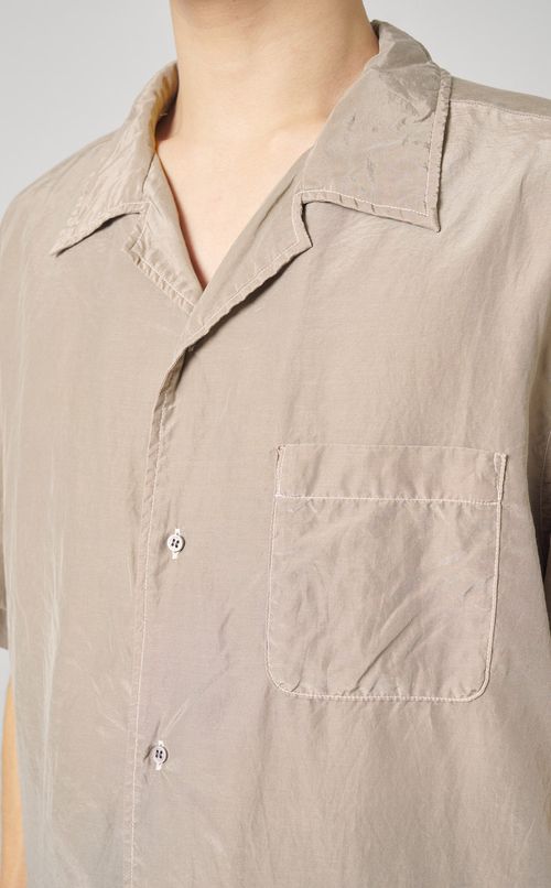 オープンカラーシャツ