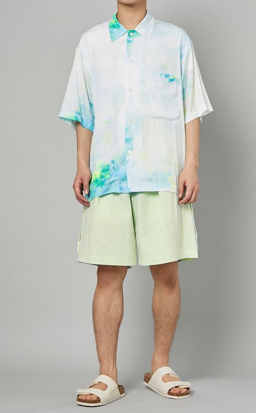 サテンプリントスリットシャツ