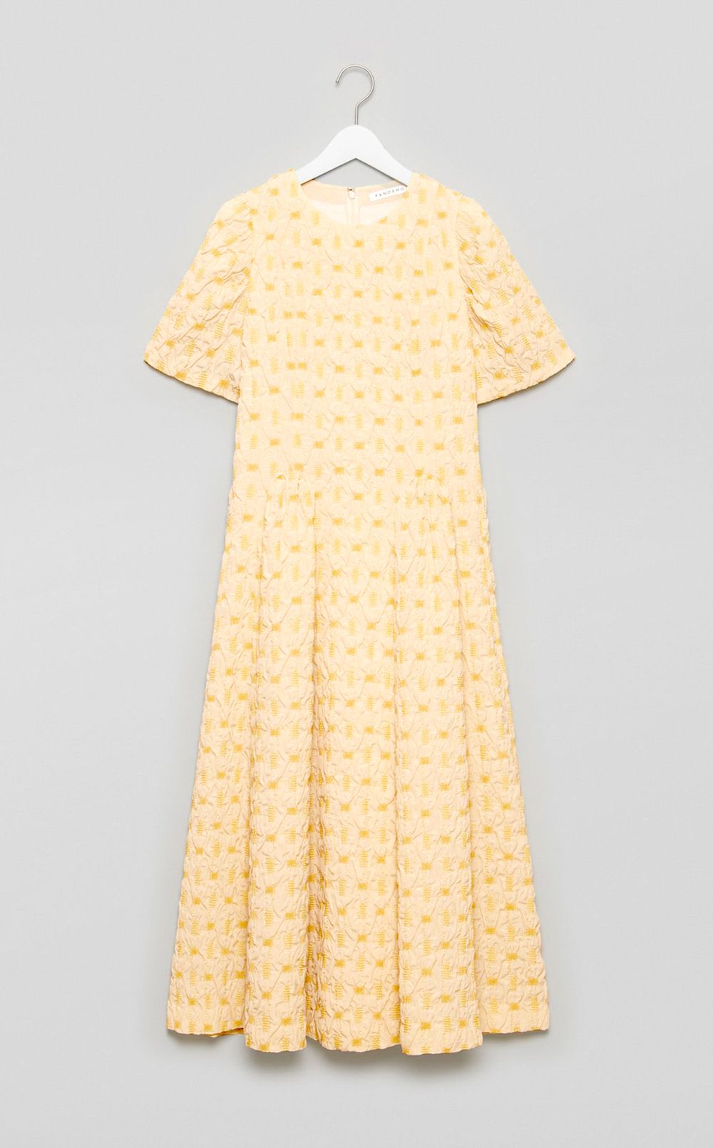 エンブロイダリーギャザーワンピース