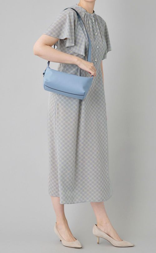 タイポグラフィフリルスリーブワンピース