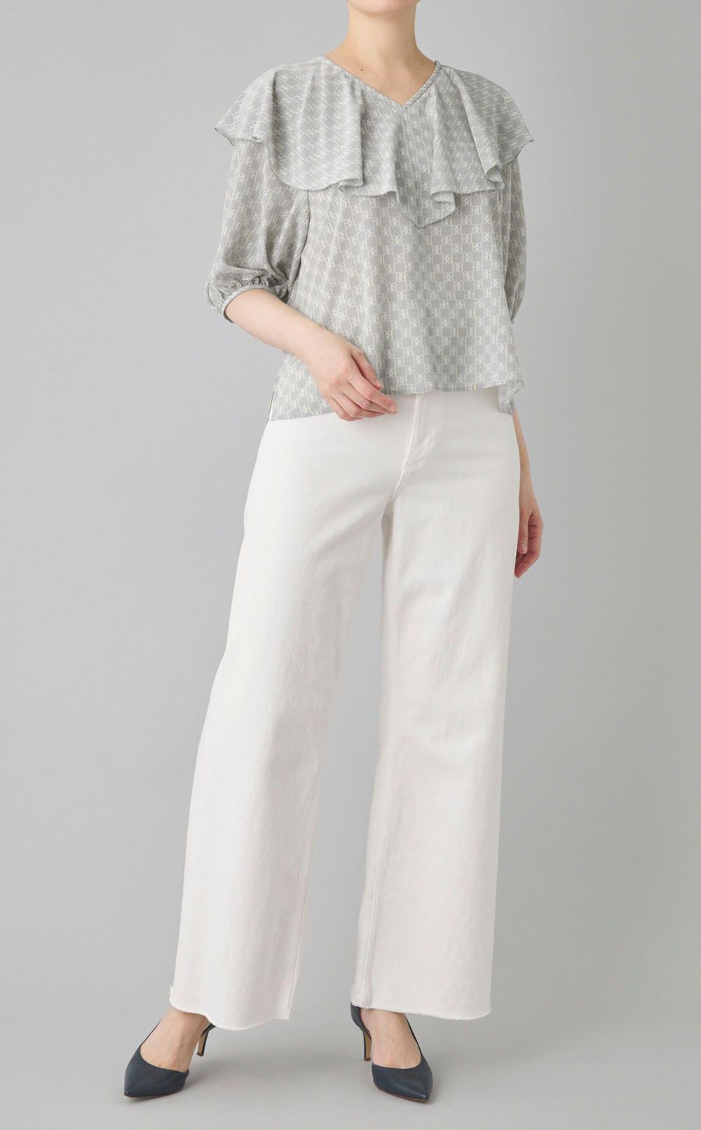 タイポグラフィフロンタブルブラウス