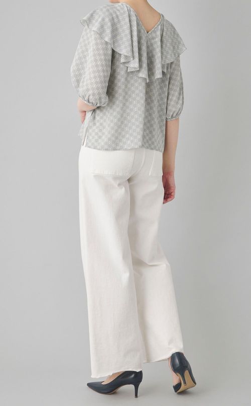 タイポグラフィフロンタブルブラウス