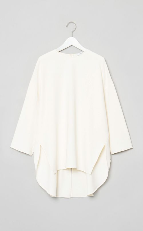 バックラウンドヘムブラウス