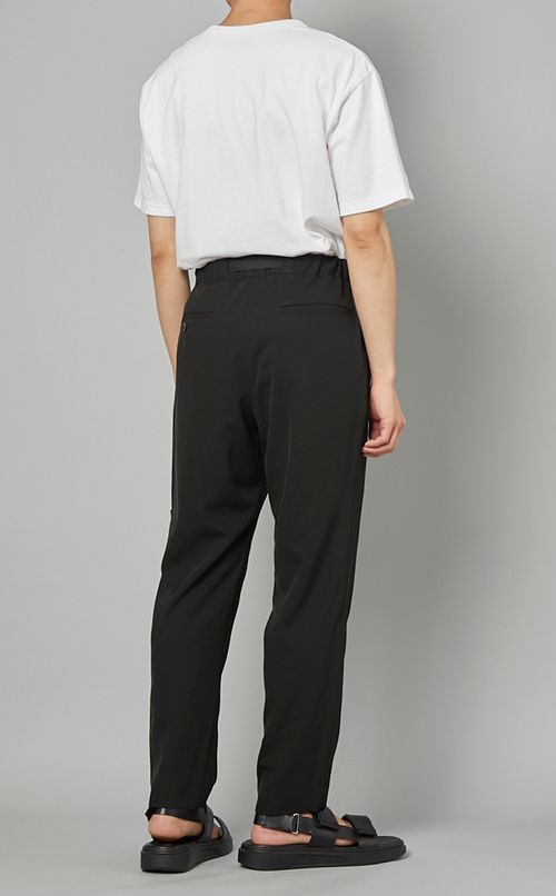 テープベルトスリムテーパードパンツ