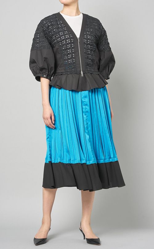 サテンプリーツミディスカート