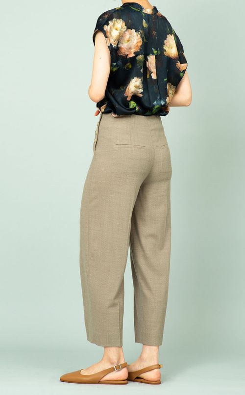 ストレッチウールテーパードパンツ