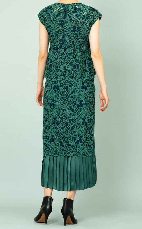 フラワー刺繍ブラウス