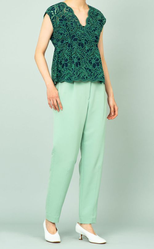 フラワー刺繍ブラウス