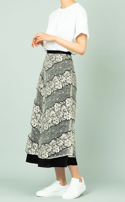 レースAラインミディスカート