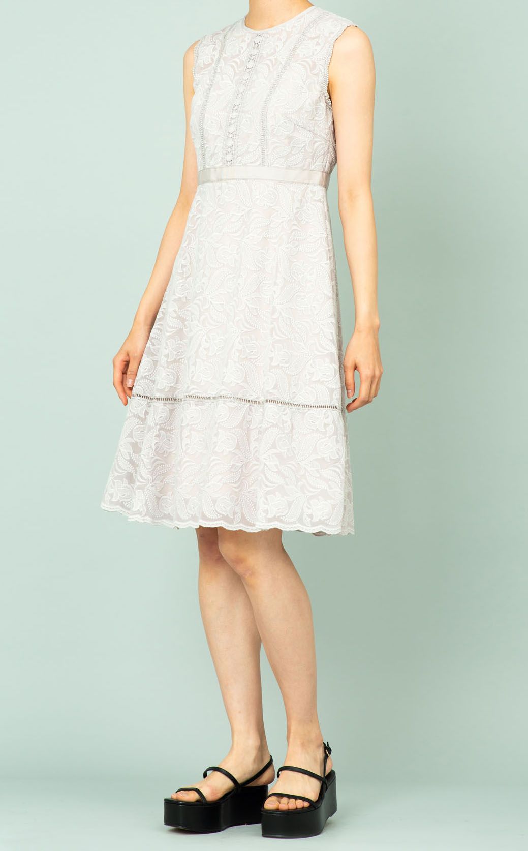 刺繍レース ノースリーブ ワンピース　M JILL STUART｜刺繍レースノースリーブワンピース