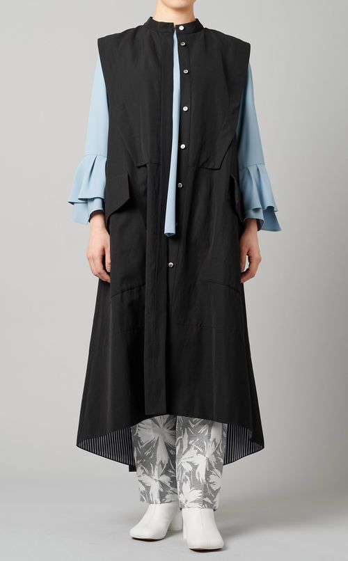 フリルオーバーブラウス